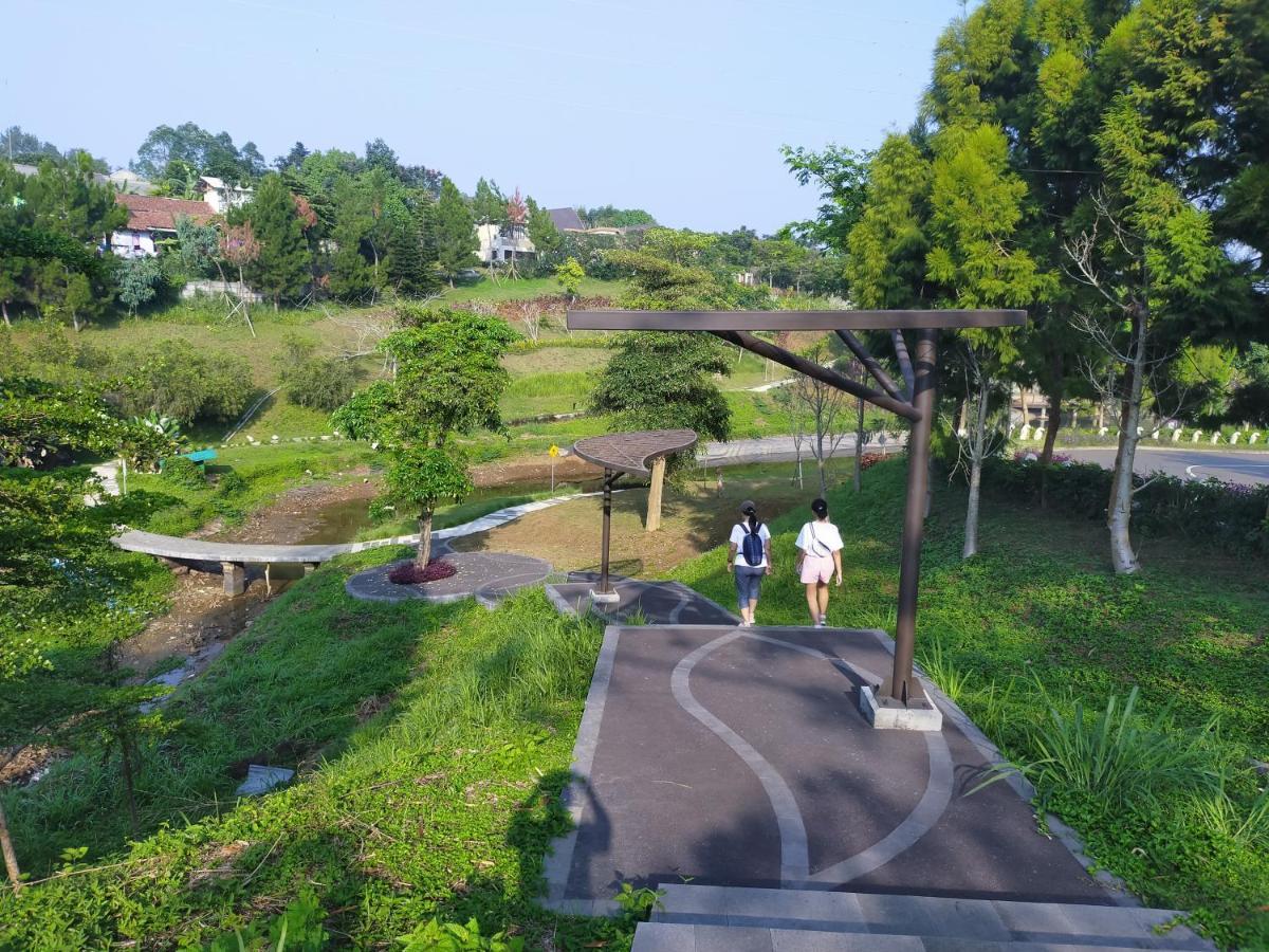 Vimala Hill Villa And Resort - 3 Bedrooms Bogor Buitenkant foto