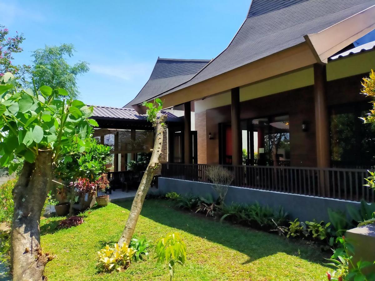 Vimala Hill Villa And Resort - 3 Bedrooms Bogor Buitenkant foto