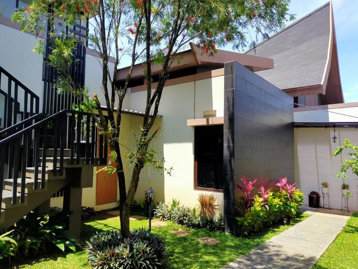 Vimala Hill Villa And Resort - 3 Bedrooms Bogor Buitenkant foto