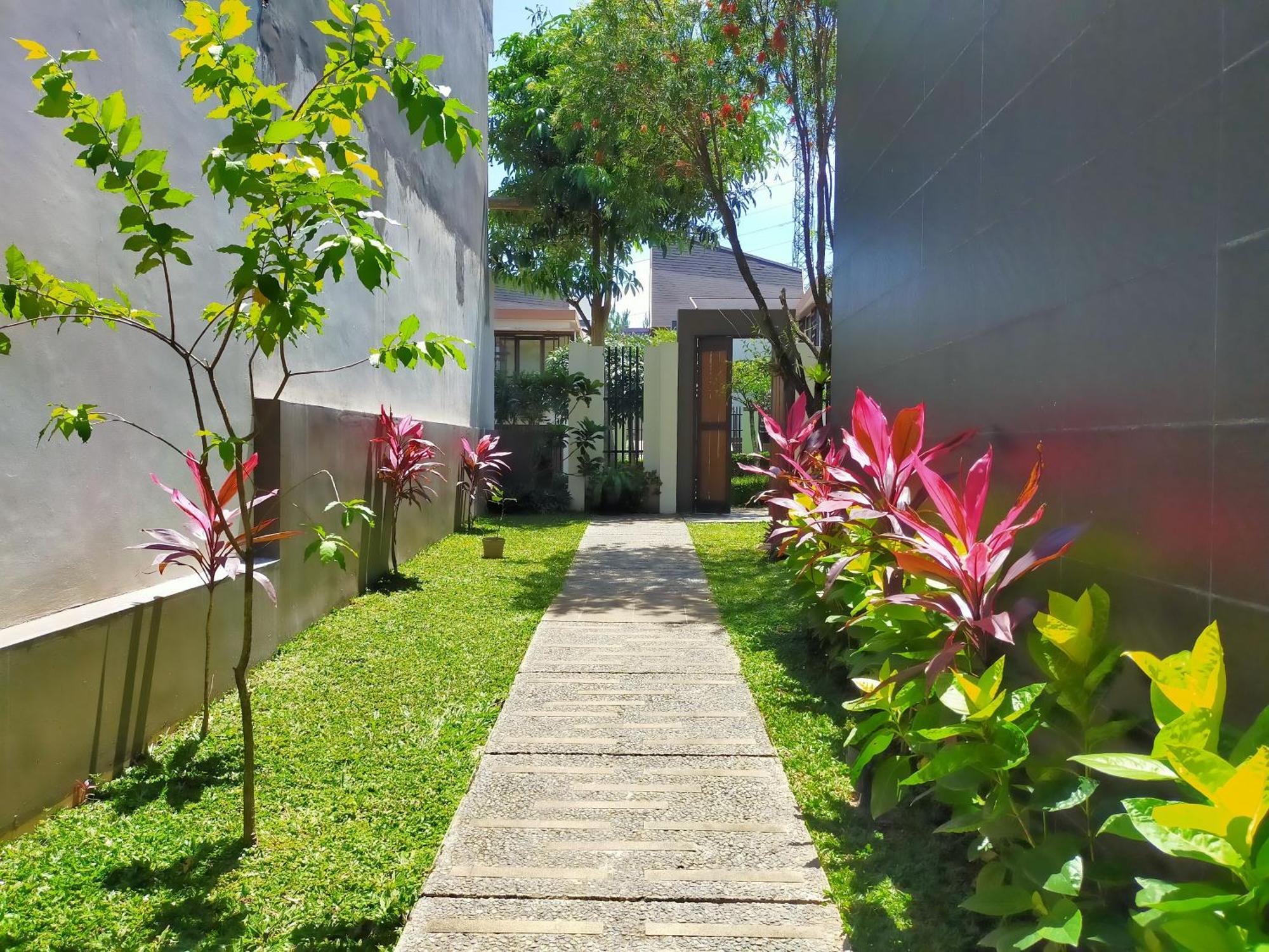 Vimala Hill Villa And Resort - 3 Bedrooms Bogor Buitenkant foto