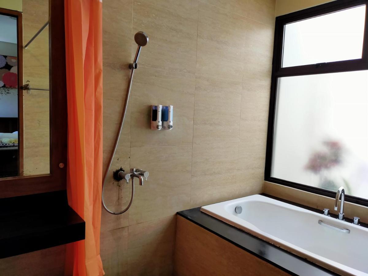 Vimala Hill Villa And Resort - 3 Bedrooms Bogor Buitenkant foto