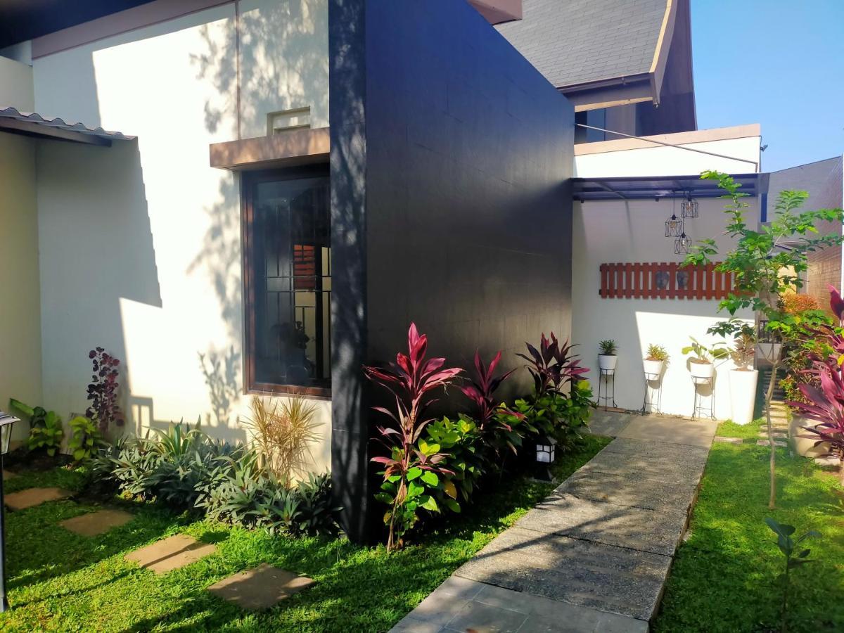 Vimala Hill Villa And Resort - 3 Bedrooms Bogor Buitenkant foto